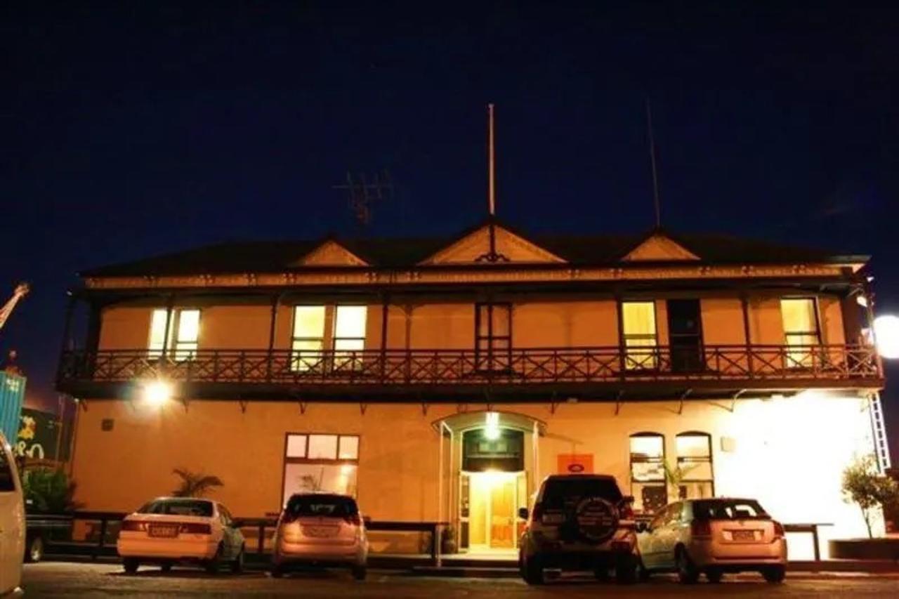 Customhouse Hotel And Backpackers Hostel 纳尔逊 外观 照片